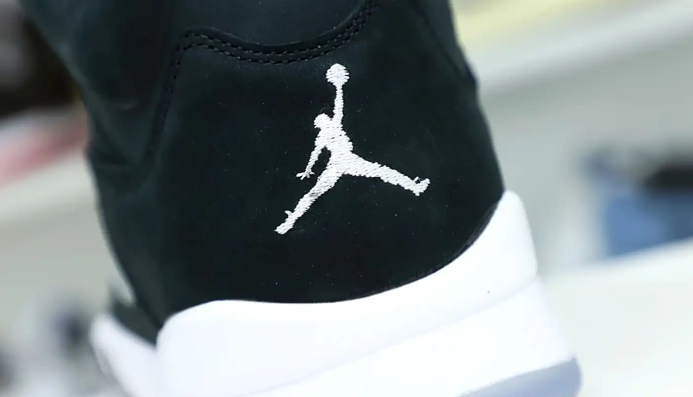 AIR 5 JORDAN 2021 RETRO 'OREO' 0704